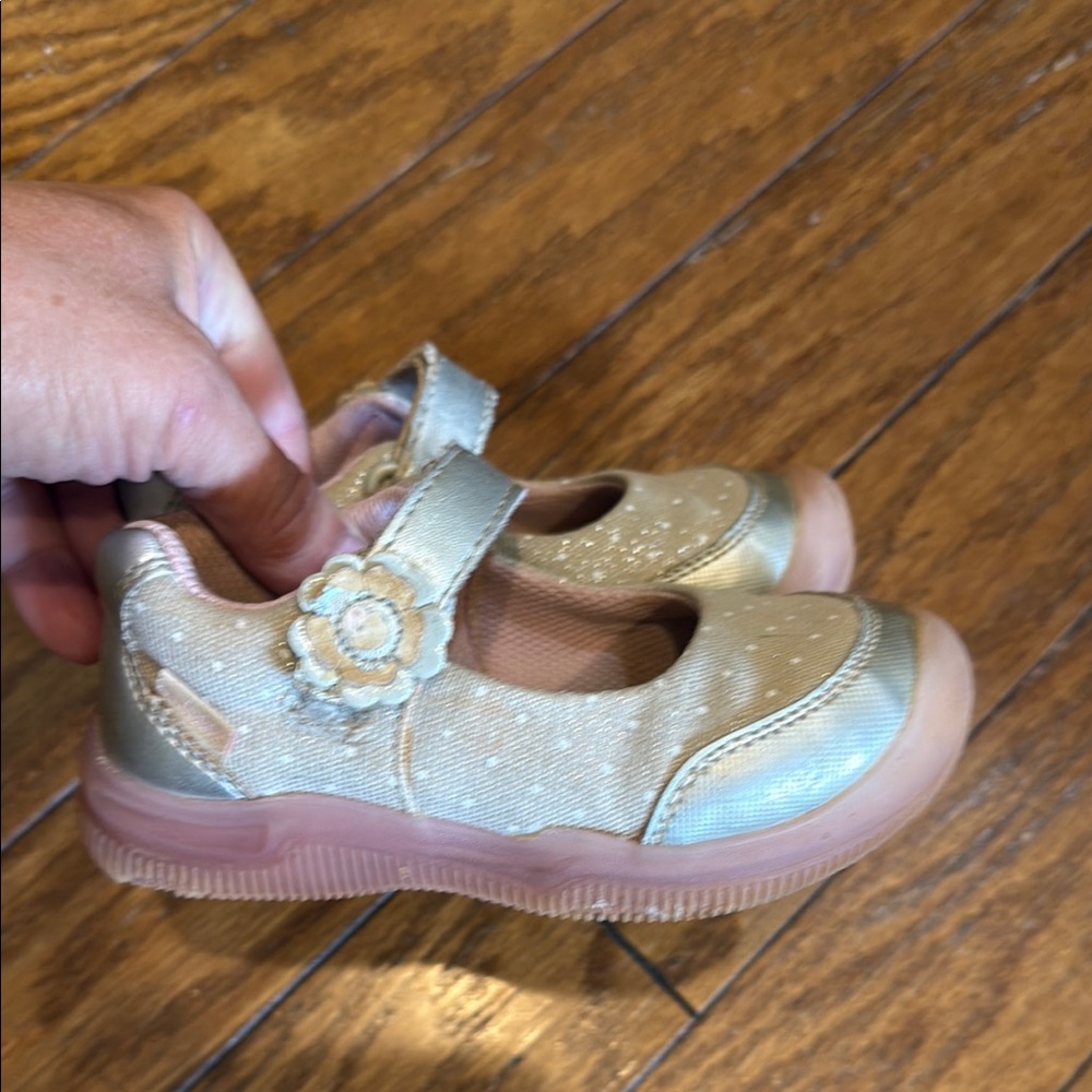 Keds, Toms, Vans, Stride Rite, OshKosh Shoes - Picture 4 of 16